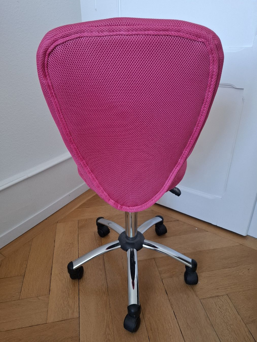 Stühle: Chaise de bureau rose réglable - excellent état – Gebraucht aus Neuchâtel von FloKo88 3