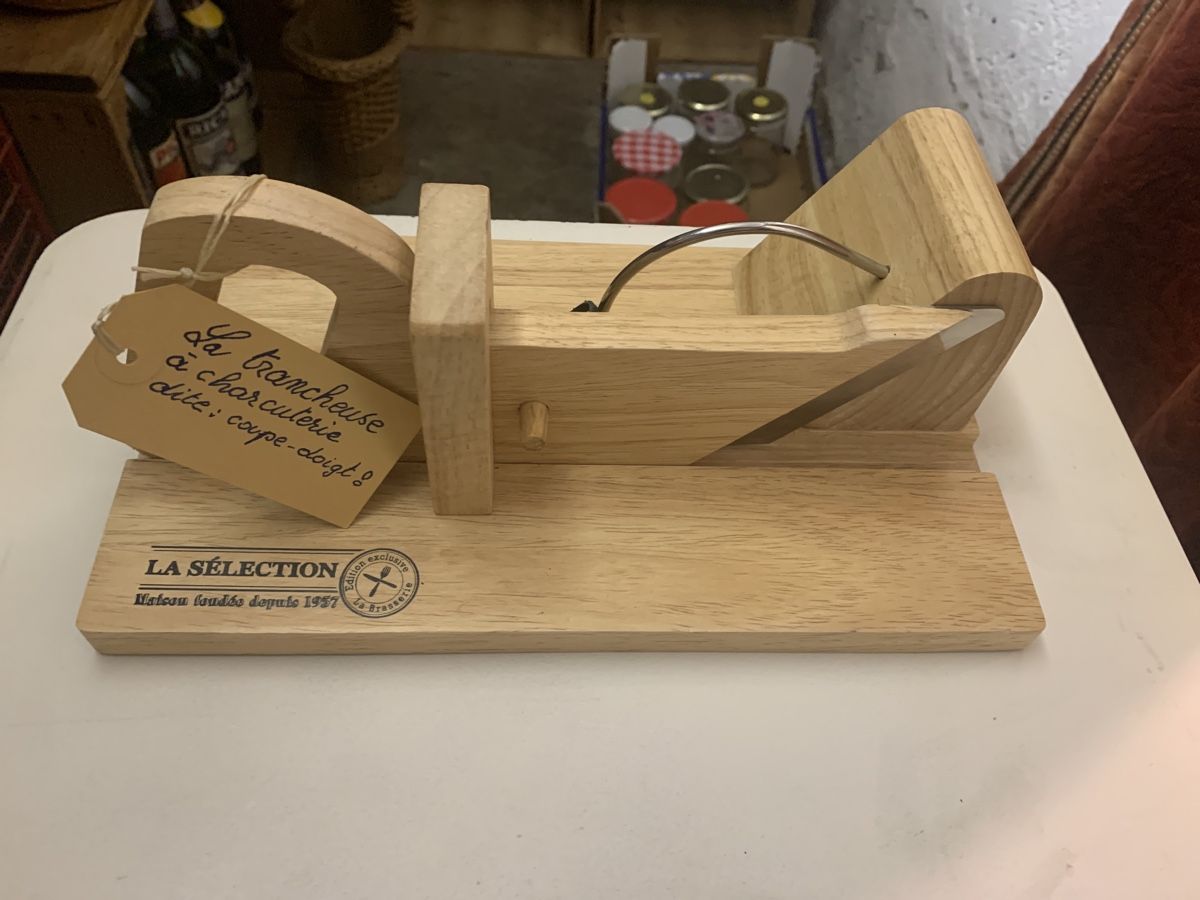 Coltelli da cucina: Trancheuse à saucisson en bois "La Sélection" artisanale. – Usato da Delémont venduto da Torve314