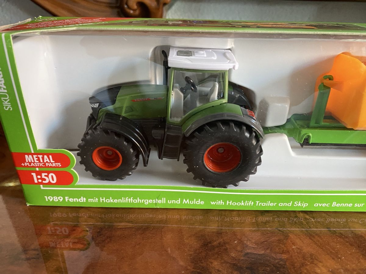 Siku Modellini d'auto: Siku Traktor mit Anhänger  – Nuovo e nell'imballaggio originale da St. Margrethen SG venduto da Alfista_159 1
