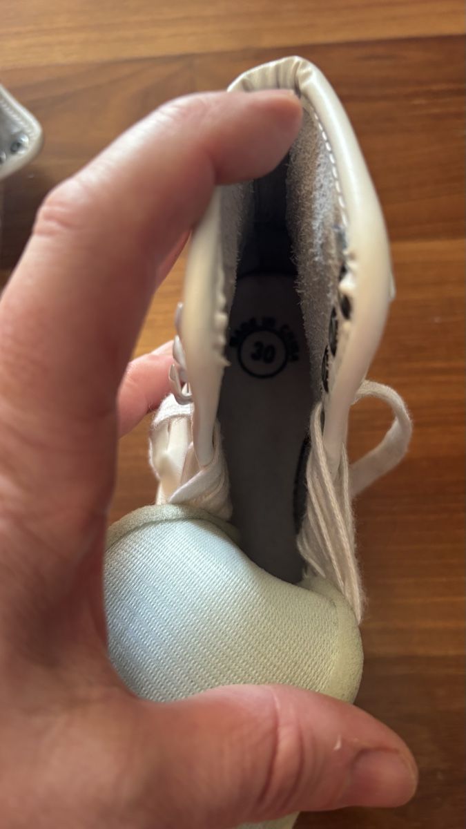 Pattini da ghiaccio: Leder-Schlittschuhe, Grösse 30, weiss – Usato da Fehraltorf venduto da towaro 5