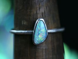 IRIS MARIS Silberring mit bezauberndem Opal · EU 57 - 58