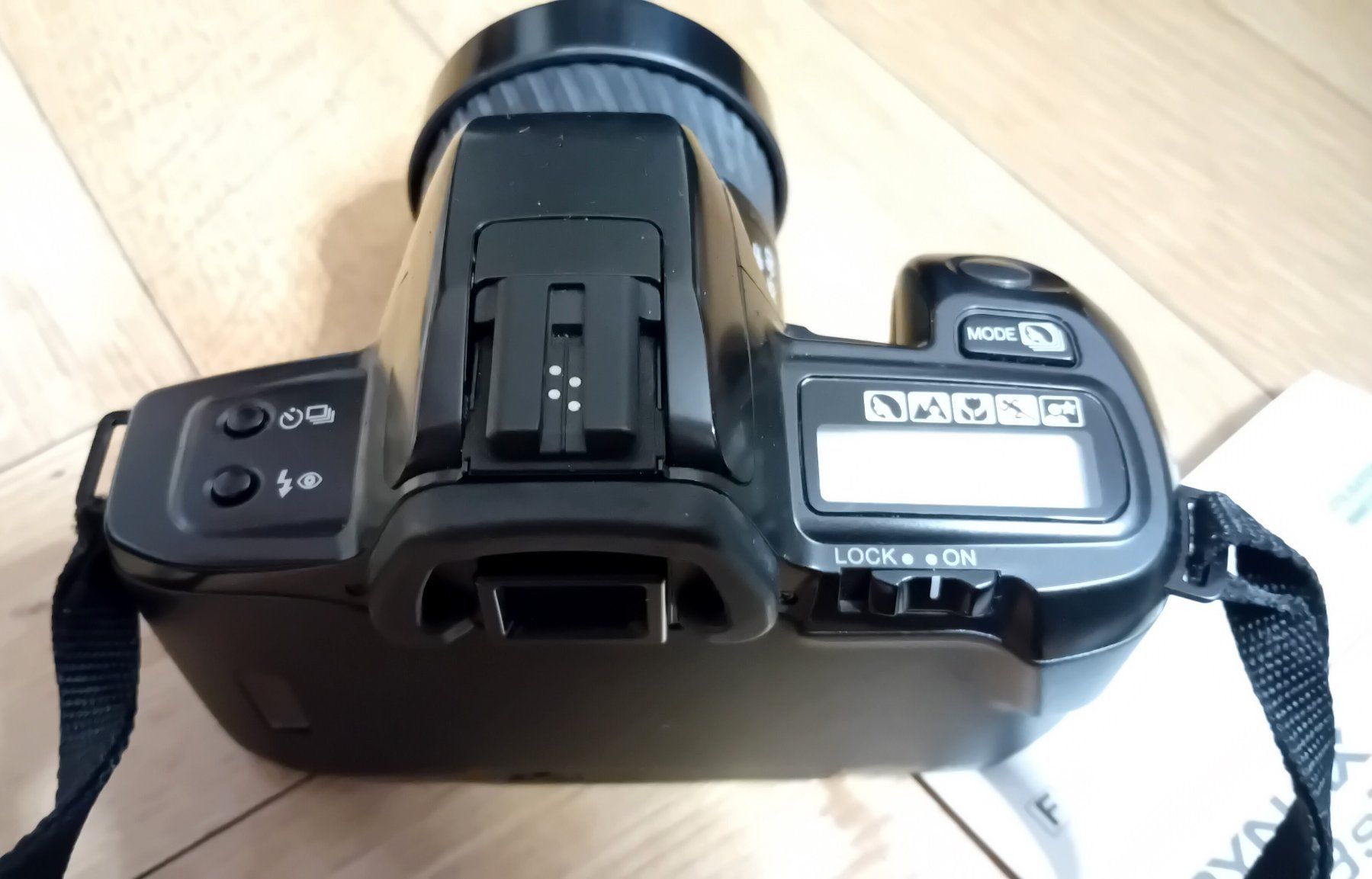Minolta Fotocamera: Minolta Dynax 303si – Usato da Neuchatel venduto da Vlenoble 2