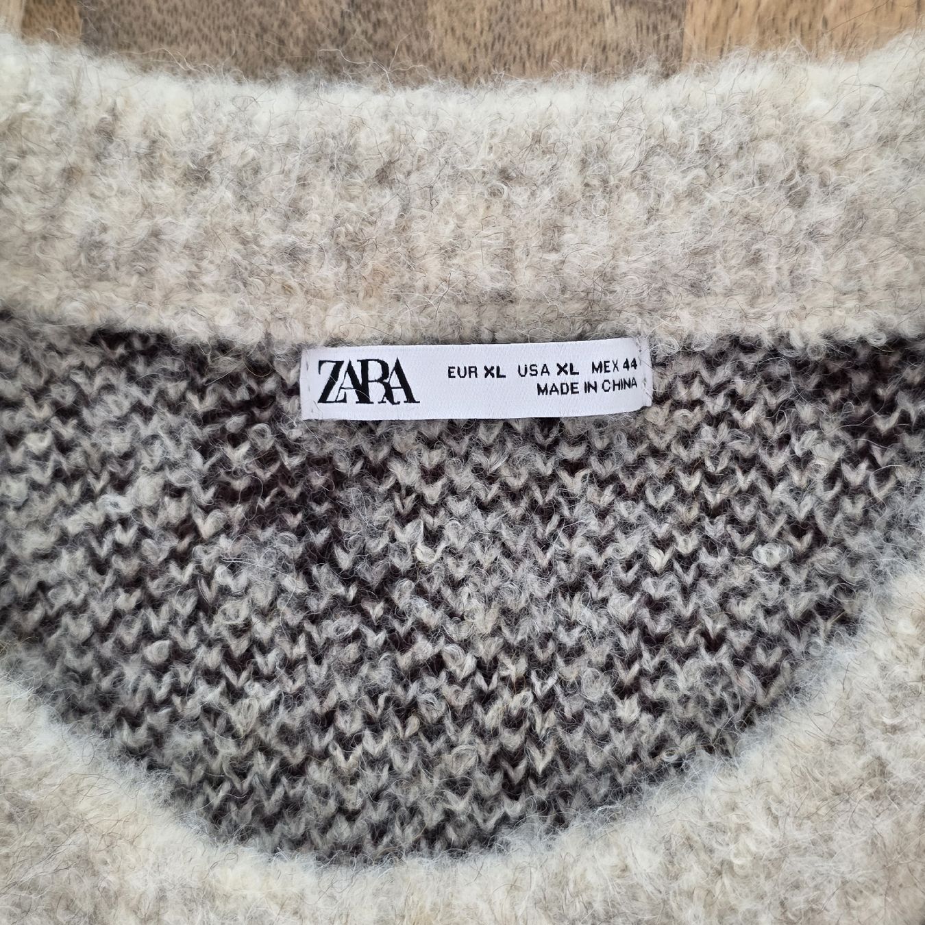 Zara Maglioni & Felpe: Damen Pullover Zara Fleckenmuster beige XL  – Usato da Rheinsulz venduto da Gilea 4