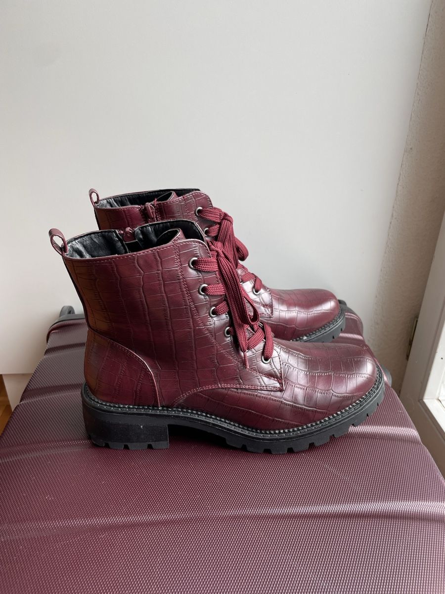 Chaussures femmes: Schnürstiefel rot Gr. 41 – D'occasion à Lengnau BE par DieBiene8