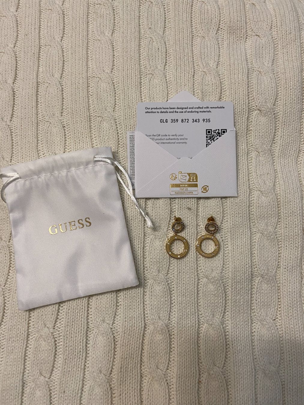 Guess Orecchini pendenti & Orecchini a lobo: Guess boucle d'oreilles, dorées. – Nuovo e nell'imballaggio originale da Plan les Ouates venduto da didi911