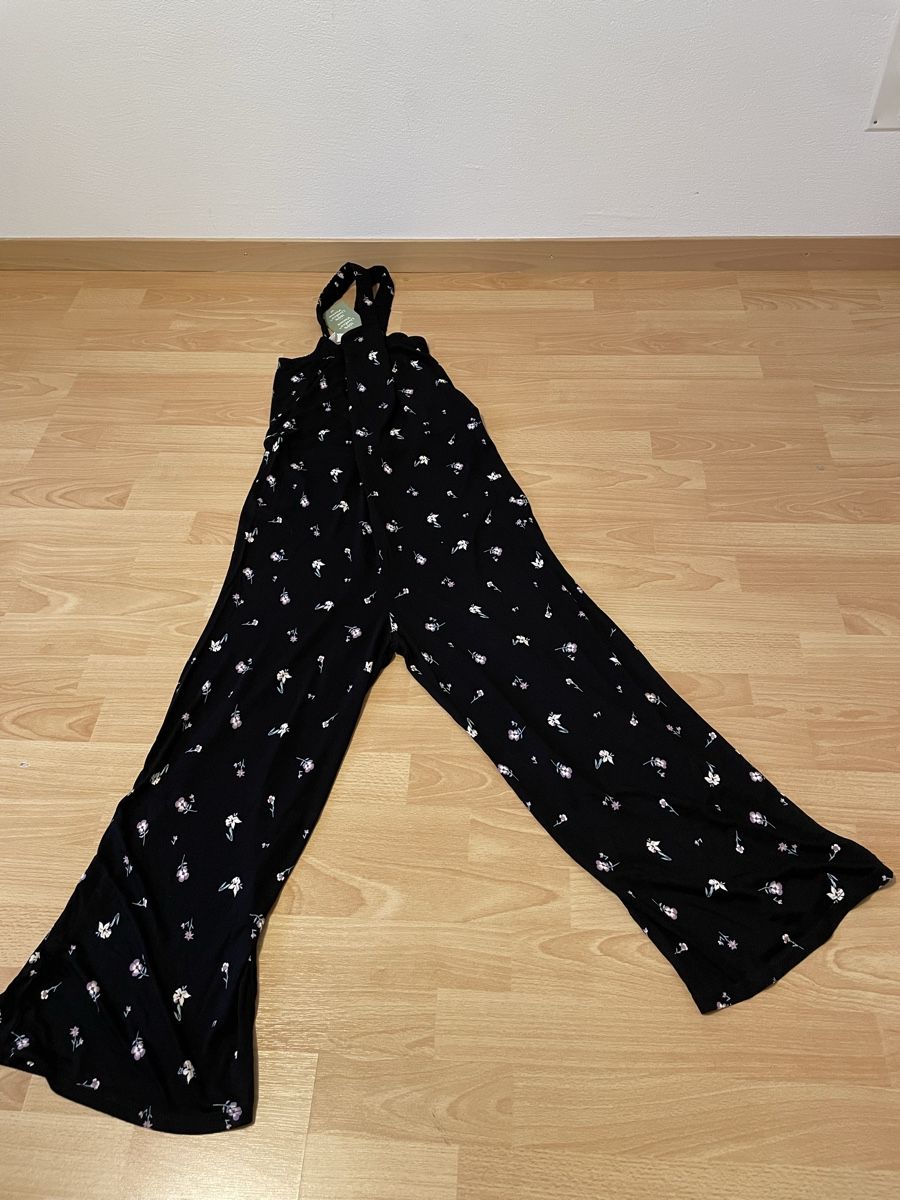 H&M Tute: Jumpsuit H&M Neu mit Etikett – Nuovo e nell'imballaggio originale da Chur venduto da Tsambiko 3