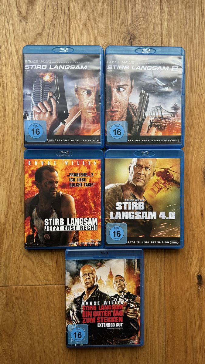 Tutti i DVDs: Stirb Langsam 1-5 - Blu-ray Collection im Set! – Usato da Weiach venduto da PatGianPro