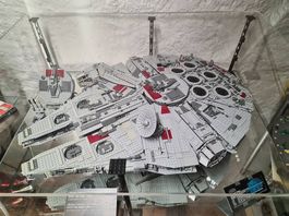 Lego Millenium Falcon 10179 mit Vitrine