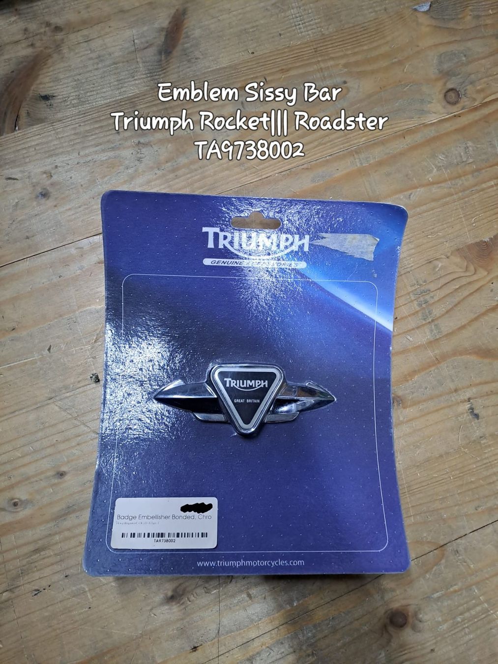 Triumph Tutti i ricambio per moto: Triumph Emblem – Nuovo e nell'imballaggio originale da Alpnach Dorf venduto da HD-Girl