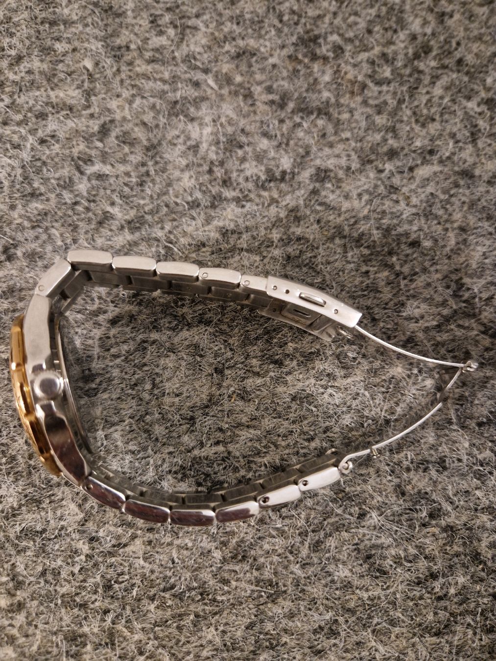 Guess Uhren: Guess Ihr zu verkaufen – Gebraucht aus Luzern von fat_d59v 2