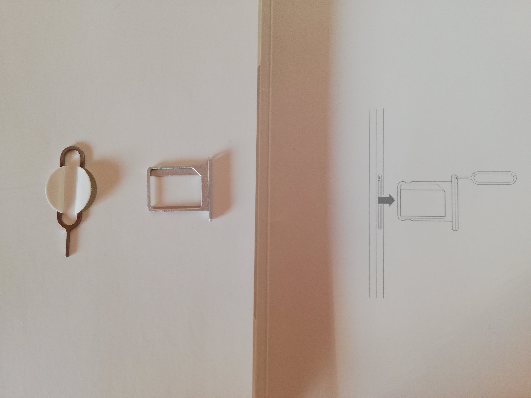 Apple Telefoni cellulari / Smartphones: ORIGINAL Aple SIM Karten Halter + Nadel – Usato da Worb venduto da geo_zbd8