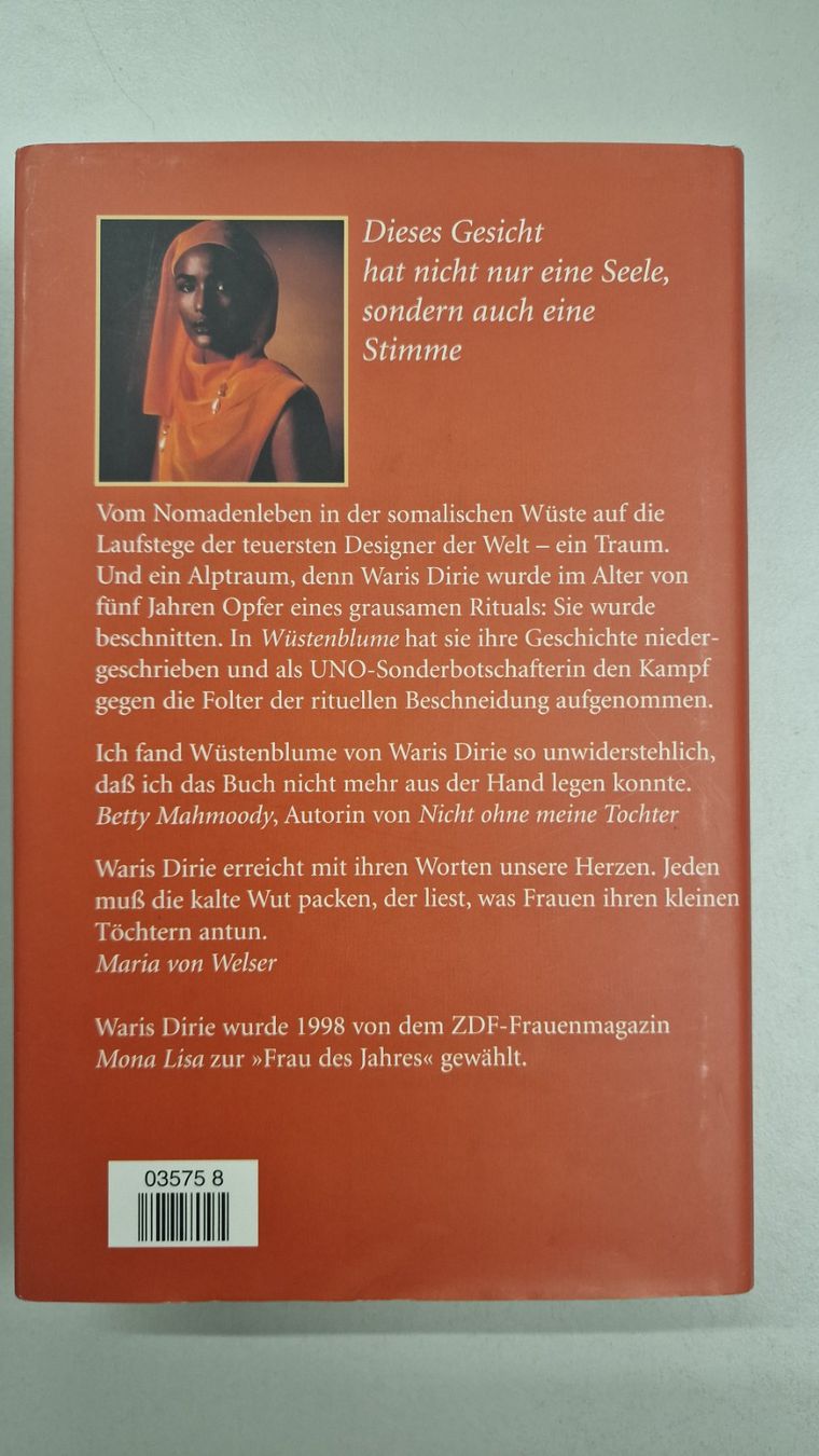 Bücher: Wüstenblume, Waris Dirie – Gebraucht aus Weisslingen von and-lo73 1