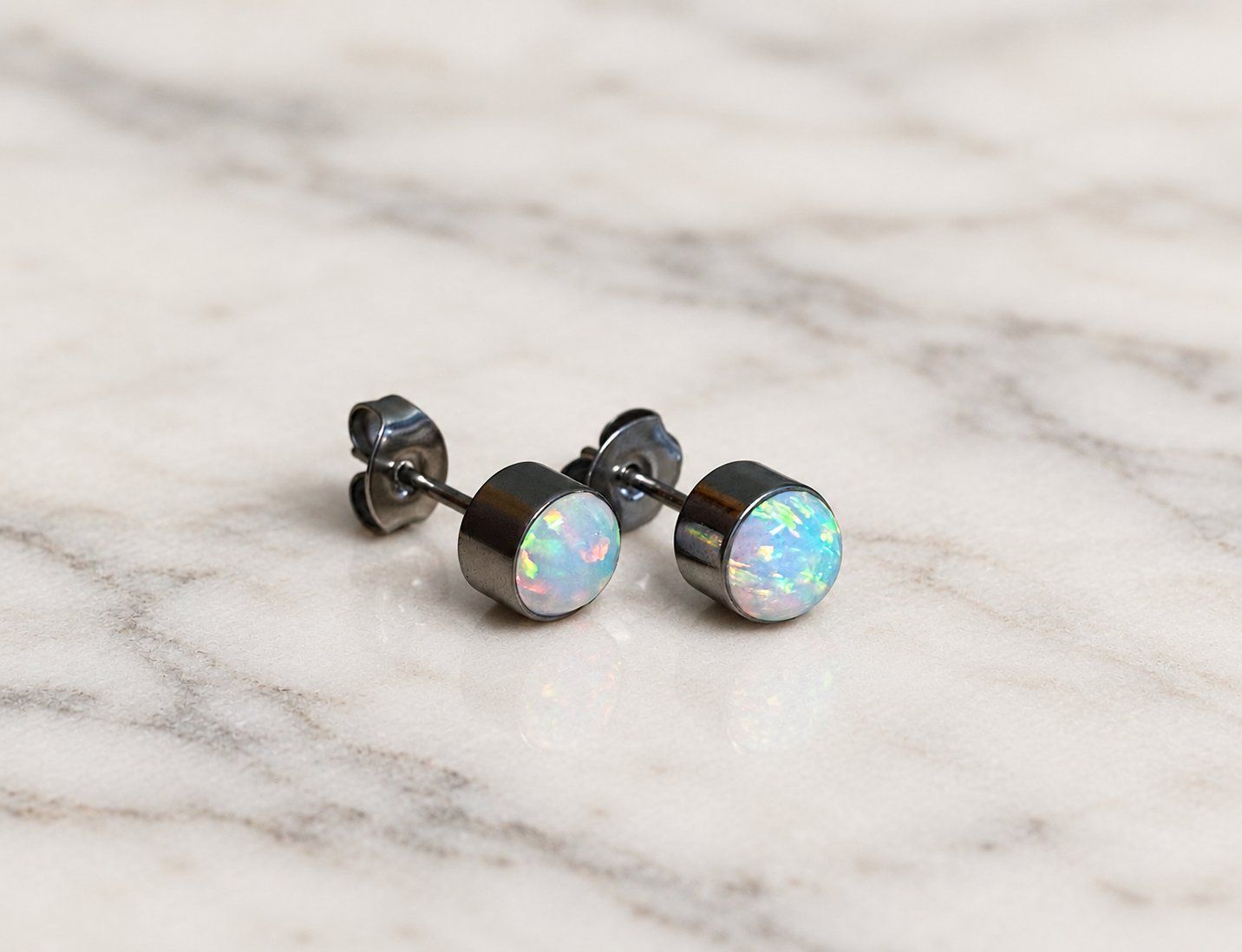 Orecchini pendenti & Orecchini a lobo: Ohrstecker aus Titanium mit Opal – Nuovo e nell'imballaggio originale da Matten b. Interlaken venduto da kero71 5