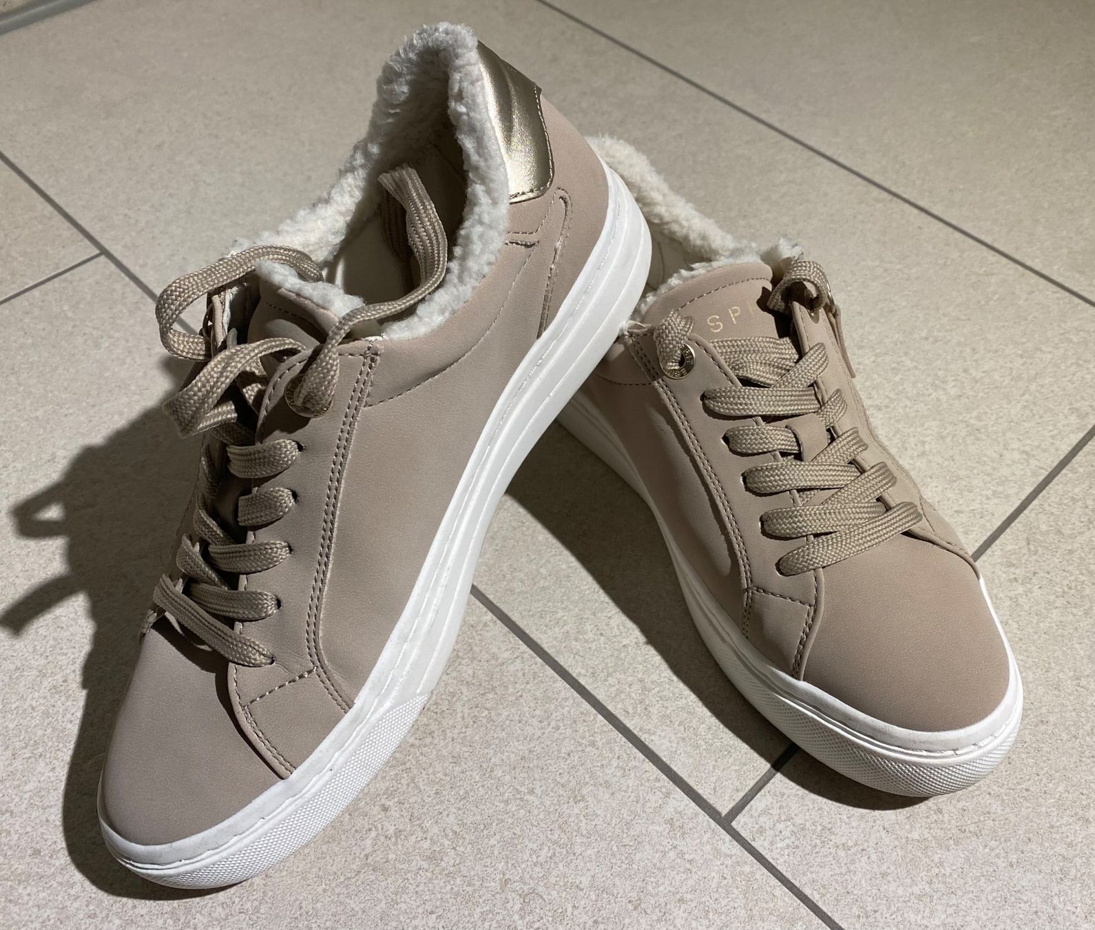 Esprit Scarpe da donna: Esprit Sneakers fast neu, original pack – Nuovo e nell'imballaggio originale da Dübendorf venduto da ana_n6b2 1