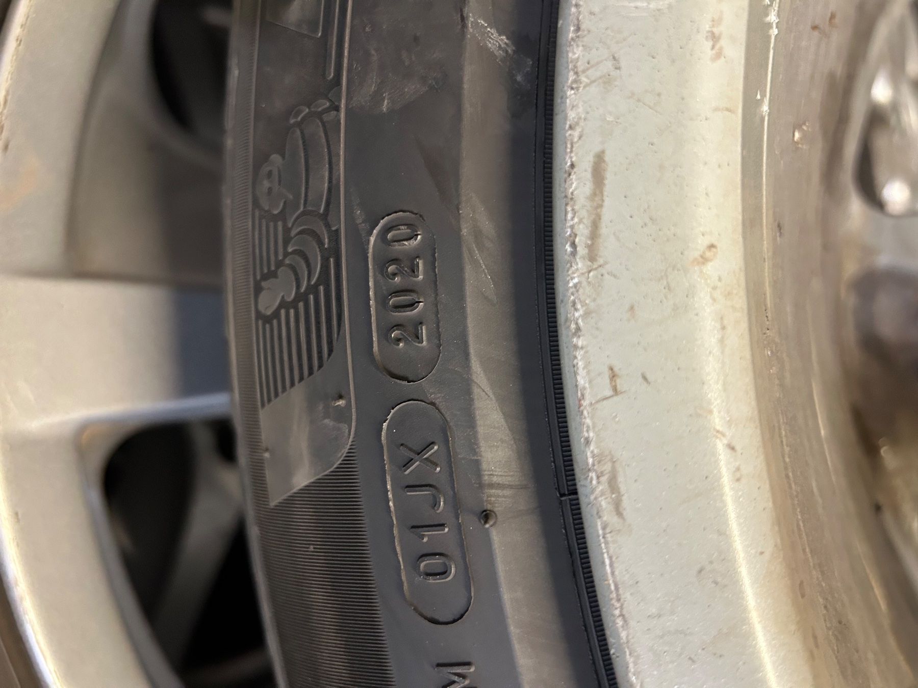 Continental Pneus & Roues: 4x 235/85 R16C winter – D'occasion à Haldenstein par albert94 1