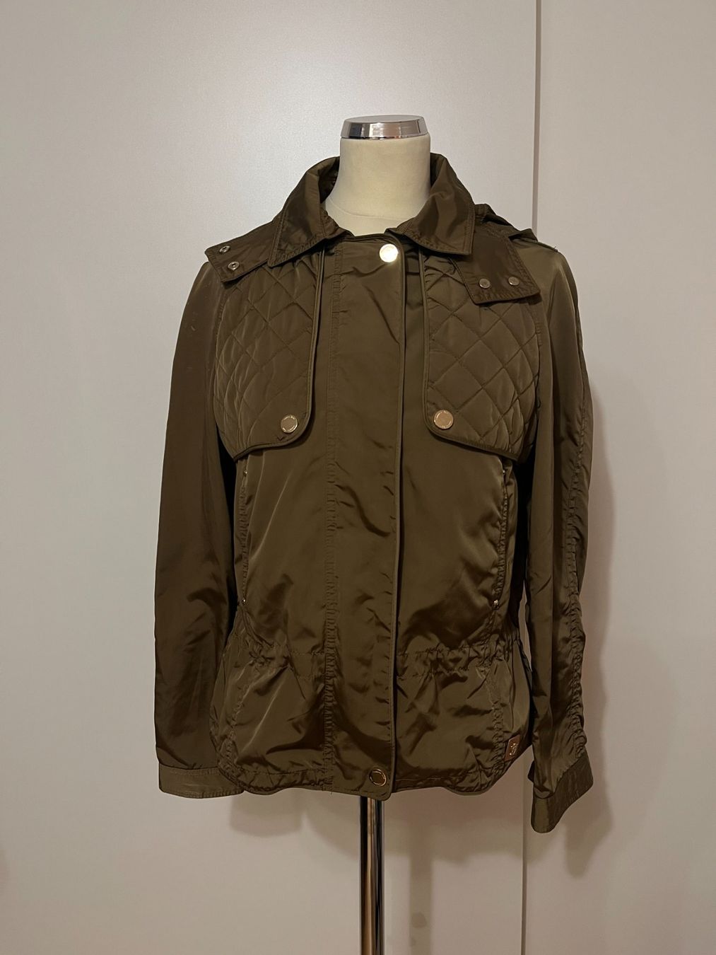 Jacken: Jacke / Steppjacke / Khaki / Massimo Dutti / 36 / S – Gebraucht aus Zürich von laudomai