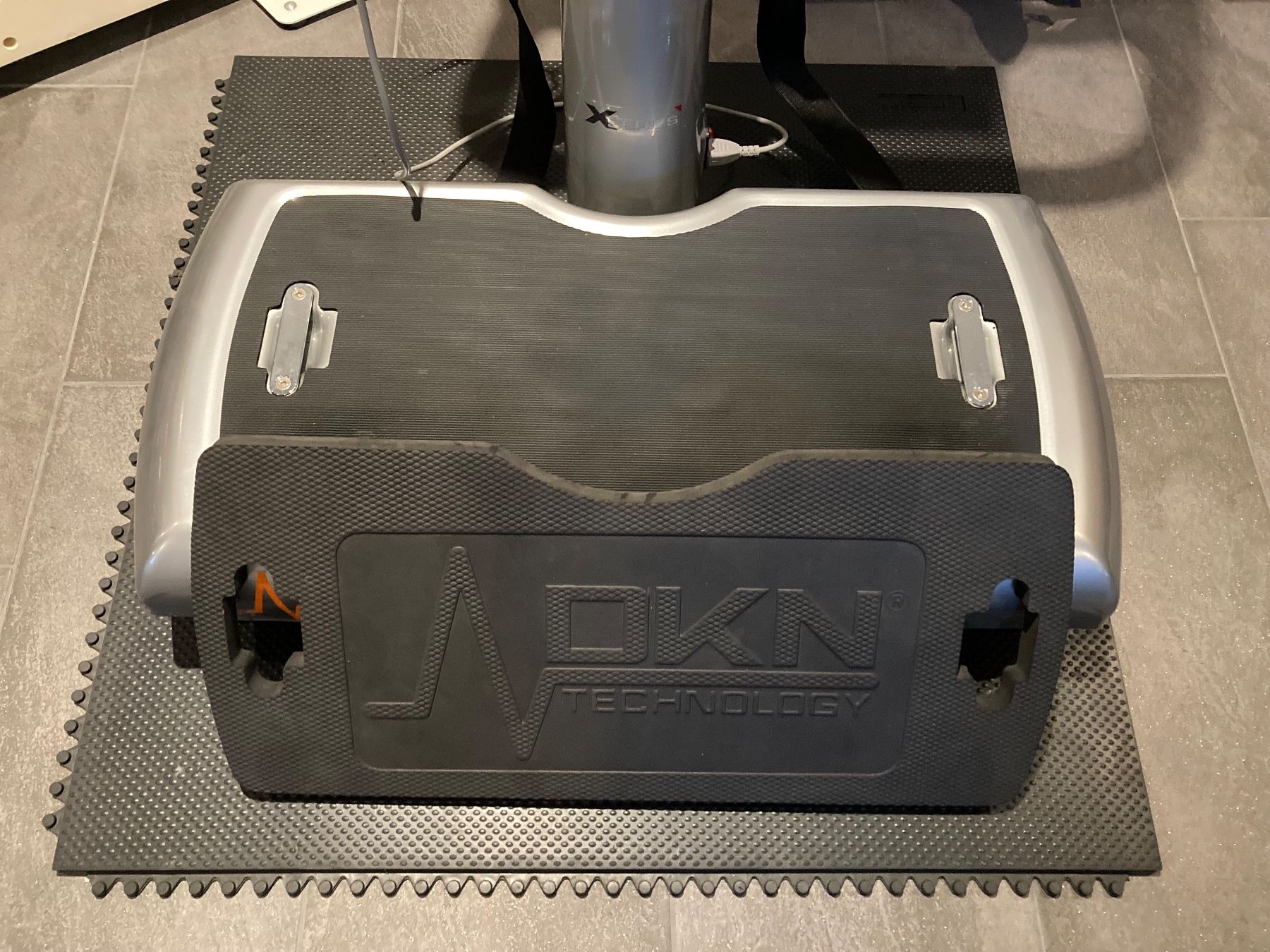 Hometrainer: Fitness-/Vibrationsplatte DKN  XG10 – Usato da Breitenbach venduto da PhStra 5