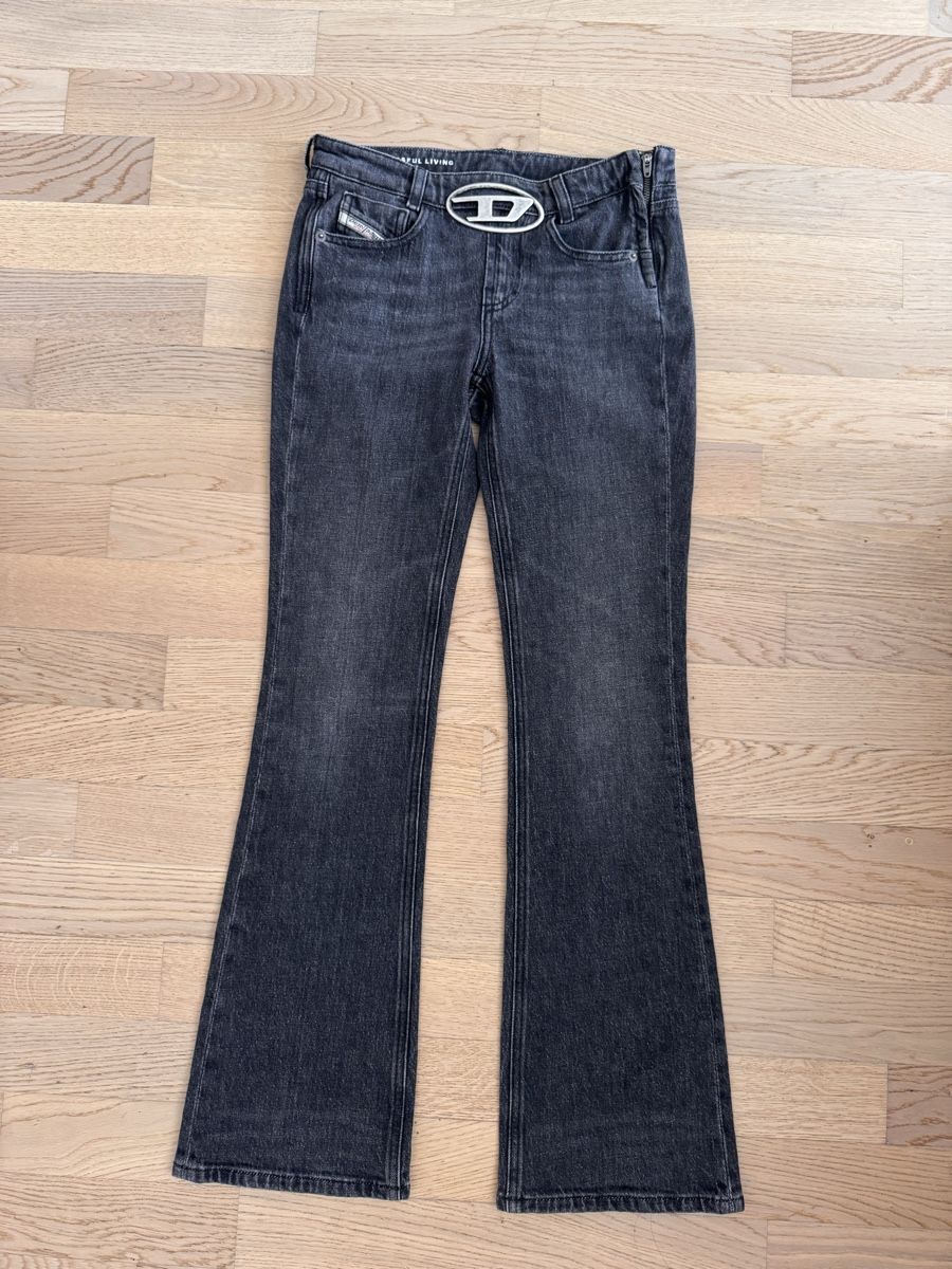 Diesel Pantaloni: Diesel Flare Jeans 12 yo – Nuovo (secondo la descrizione) da Cologny venduto da Nastyarozenberg