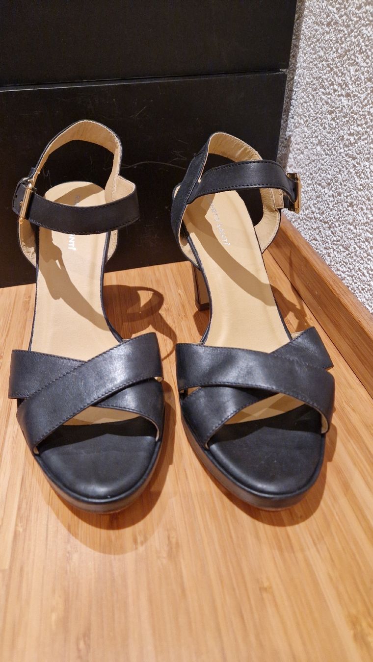 Damenschuhe: Sandalen mit Absatz – Neu (gemäss Beschreibung) aus Grenchen von Lexii_ 1