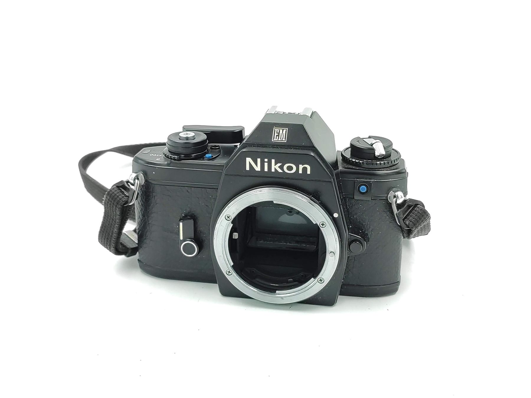 Nikon Fotocamera: Nikon EM "blue button" mit Tragegurt, guter Zustand – Usato da Kreuzlingen venduto da Tewes