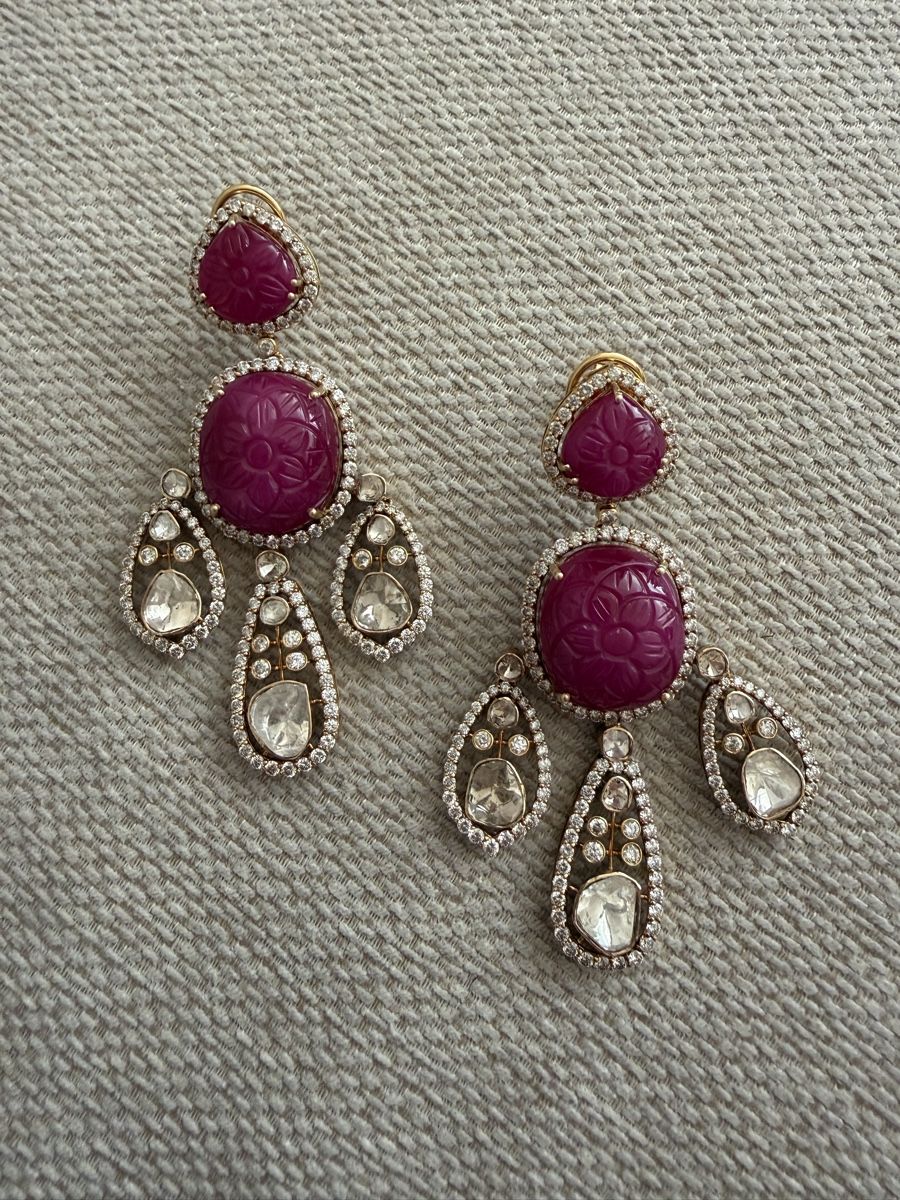 Orecchini pendenti & Orecchini a lobo: Earrings with handcarved Rubys and Diamonds – Nuovo (secondo la descrizione) da Zürich venduto da Pandainlondon