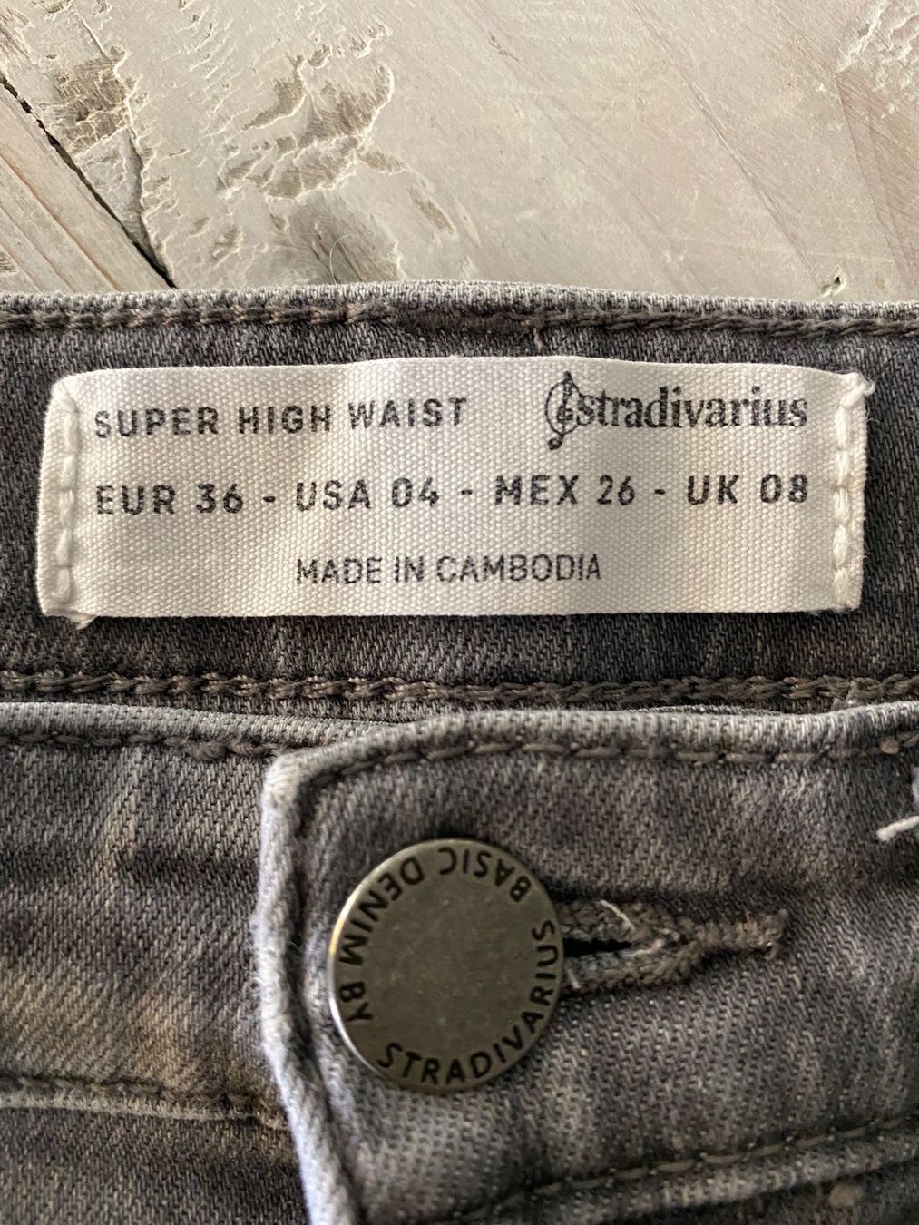 Stradivarius Jeans: High waist Damenjeans – Usato da Wermatswil venduto da -secondchance- 4