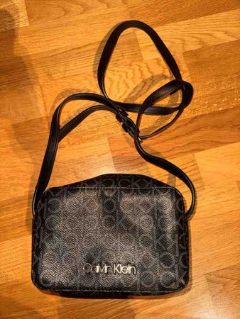 Calvin Klein Umhängetasche schwarz gebraucht