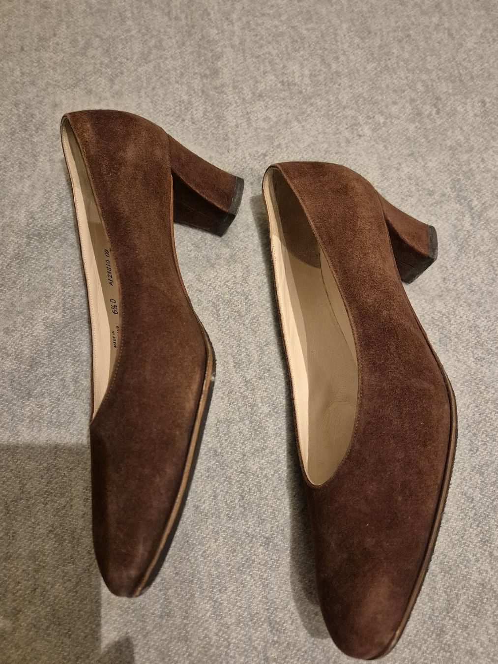 Bally Damenschuhe: Bally Pumps Wildleder braun Grösse 6.5  – Gebraucht aus Herrliberg von SELENONAUTKA 1