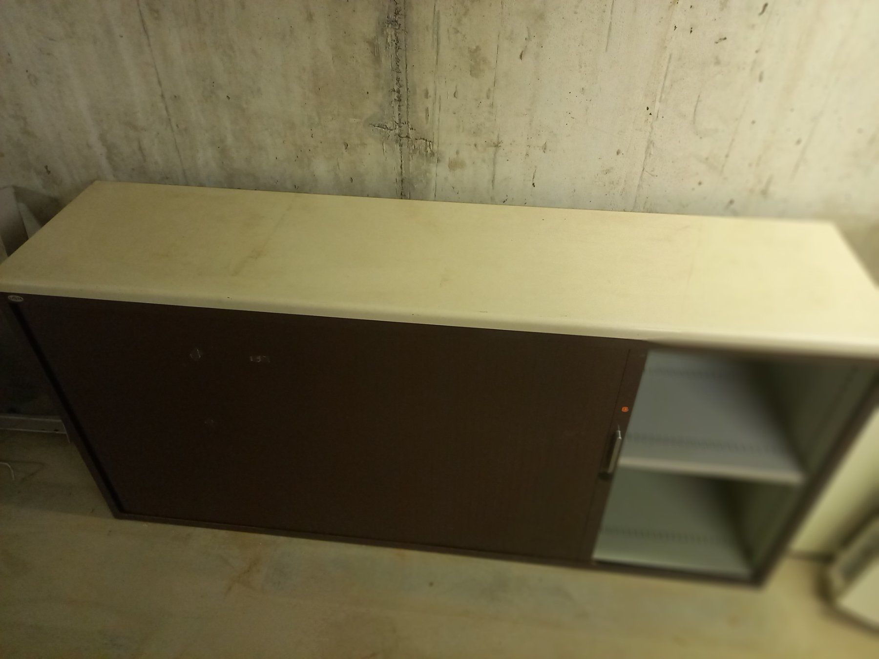Lista Armadi: LISTA Rollladenschrank inkl, div Tischteile – Usato da Montlingen venduto da sitmodul 4