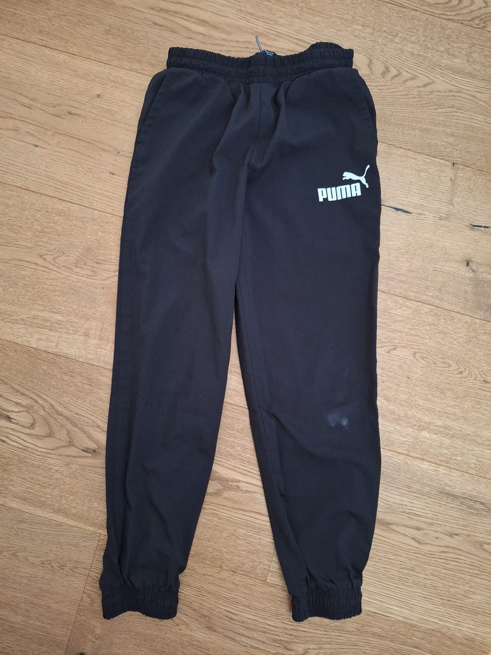 Puma Pantaloni: Puma Sporthose / Jogginghose Gr. 128  Schwarz – Usato da Gommiswald venduto da 2601