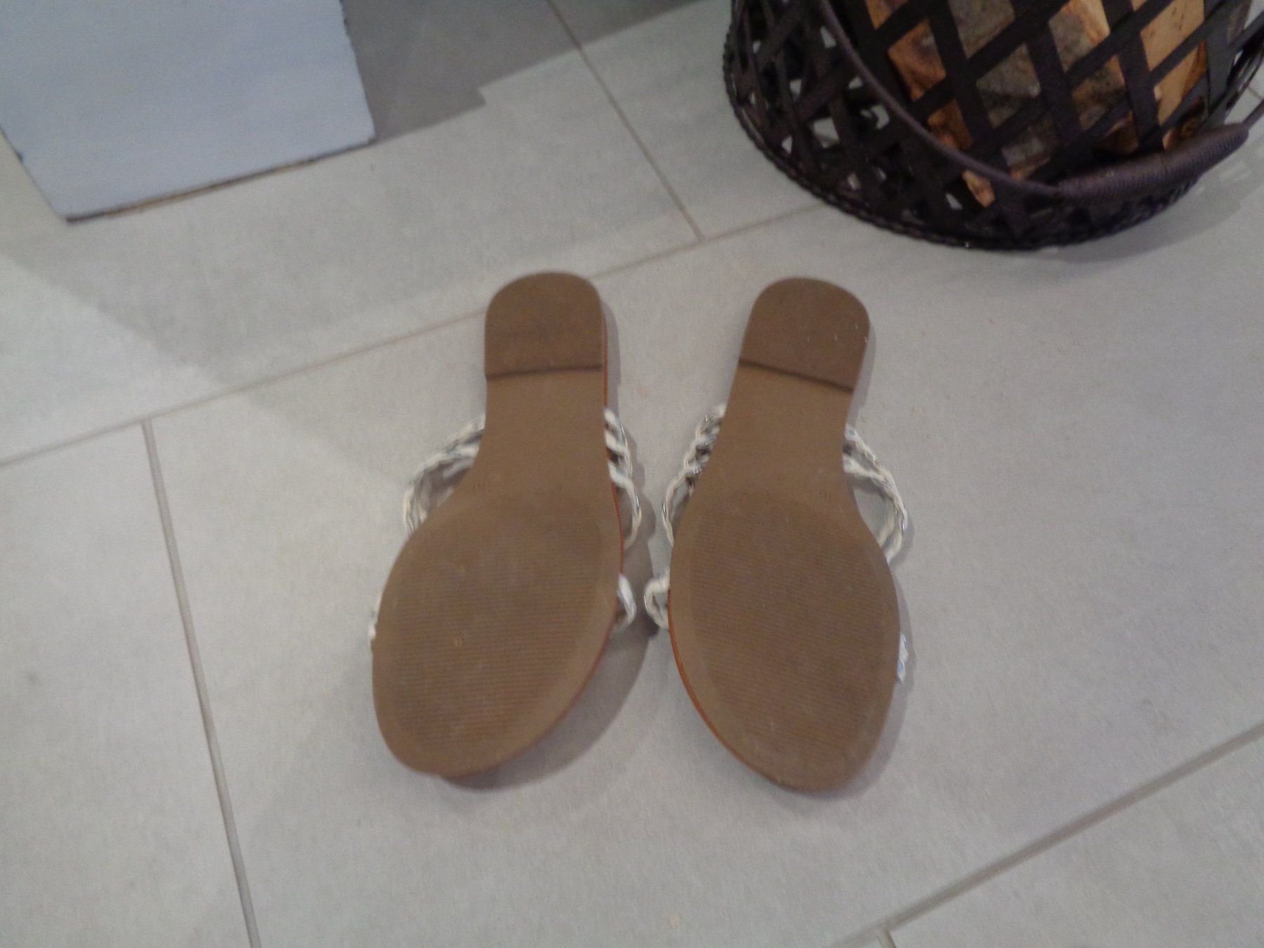 Graceland Scarpe da donna: Weiss Sandale von Graceland Gr. 36 - 260273 – Usato da Küssnacht am Rigi venduto da Schuhe-Secondhand 1