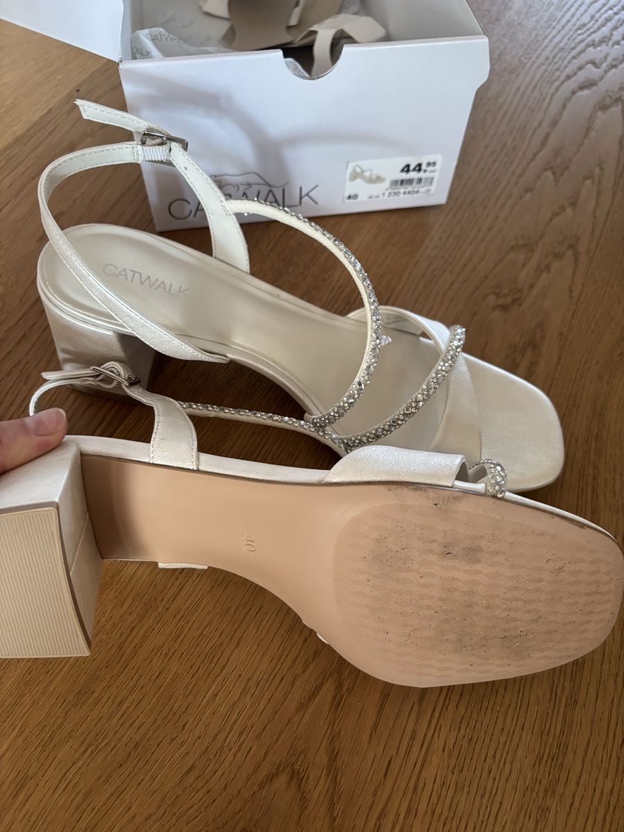 Dosenbach Scarpe da donna: Catwalk Sandalen weiss Grösse 40 mit Strasssteinen – Nuovo (secondo la descrizione) da Wängi venduto da sel_5x98 1