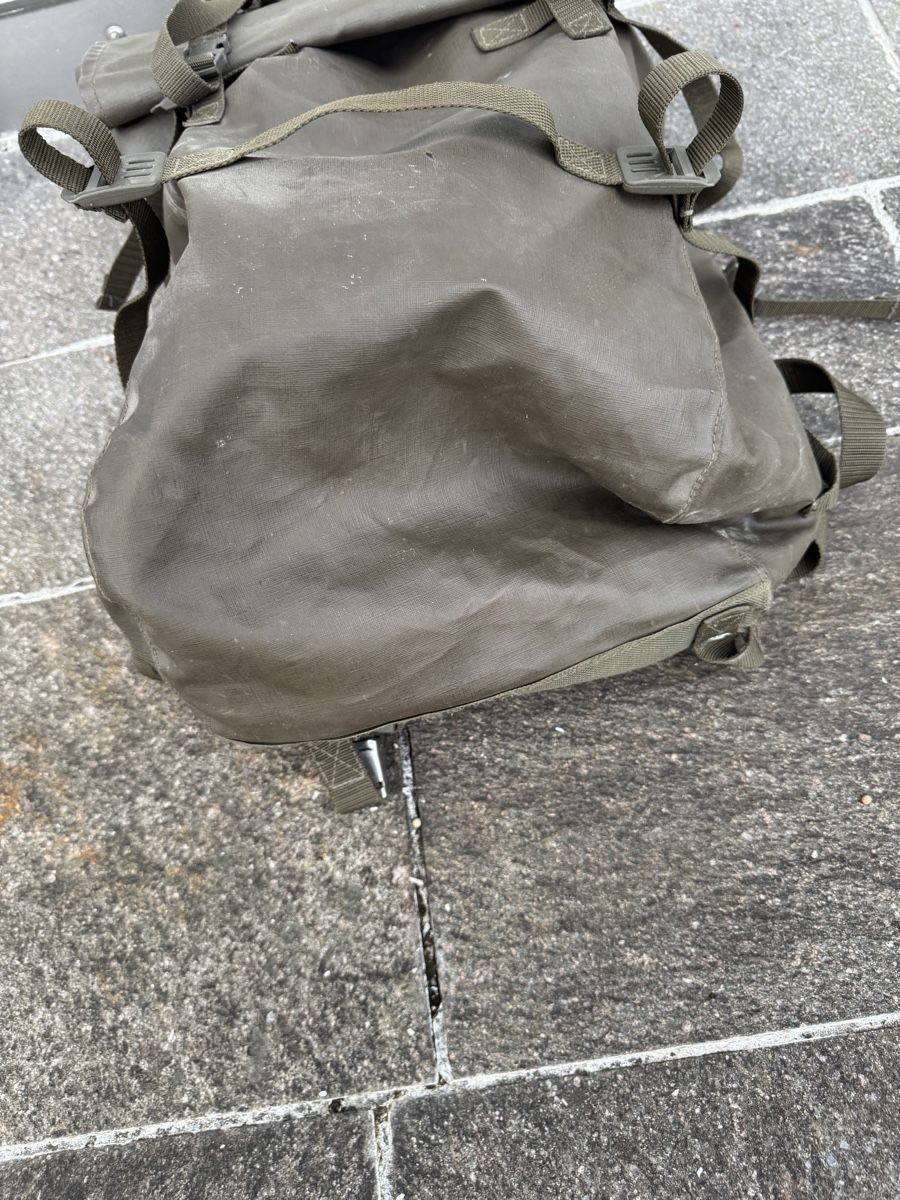 Schweizer Armee Zaini: Schweizer Militär Rucksack – Usato da Lenzburg venduto da Meister_k 2