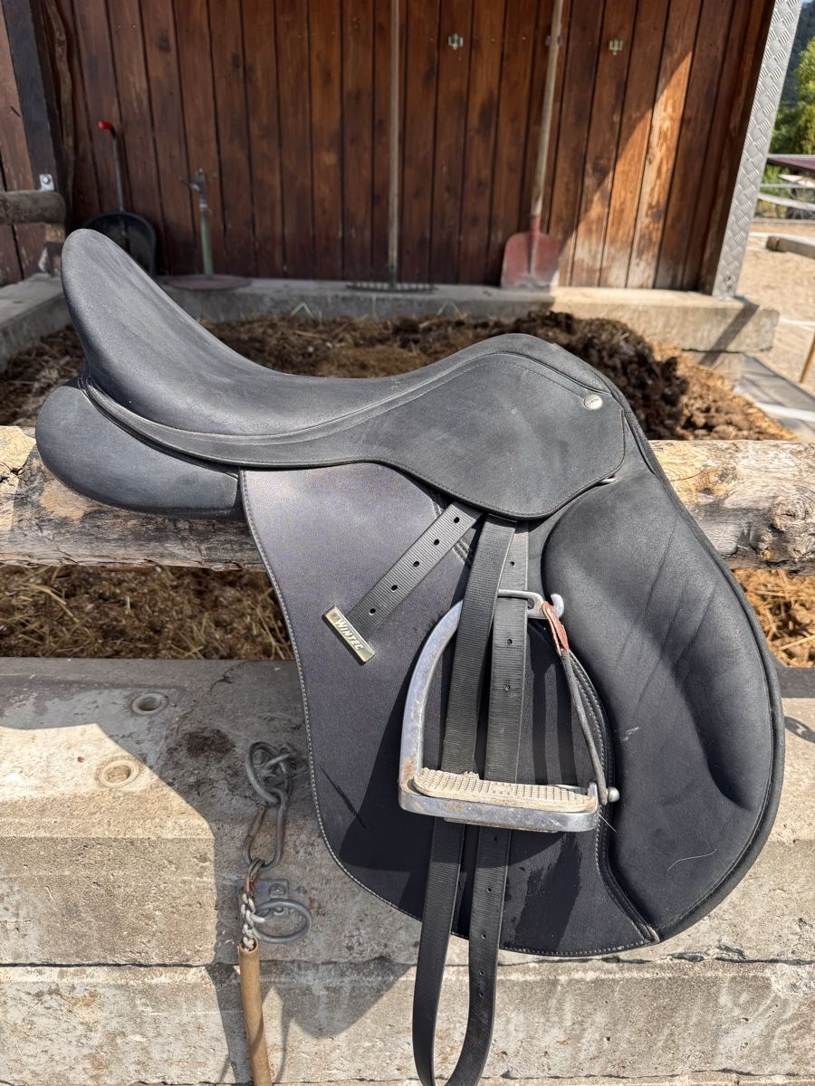 Selle & Accessori: Wintec 2000 Kunstleder Sattel – Usato da Siselen BE venduto da Mammut2577