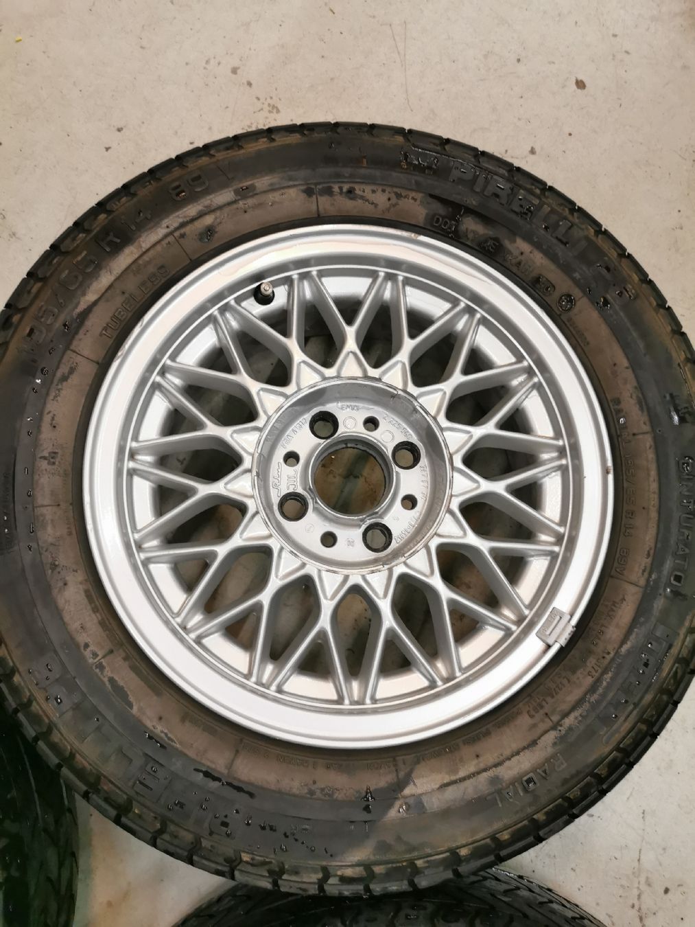 BMW Cerchioni: BMW e30 Kreuzspeichenfelgen 4x100 – Usato da Altstätten SG venduto da zickzack04 4