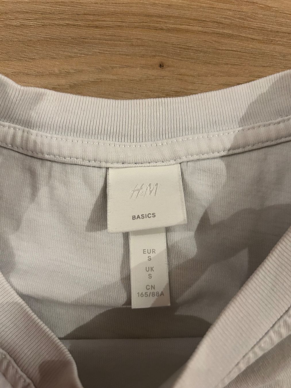 H&M T-shirts: T-shirt blanc H&M – D'occasion à Delémont par elena_neuhaus 3