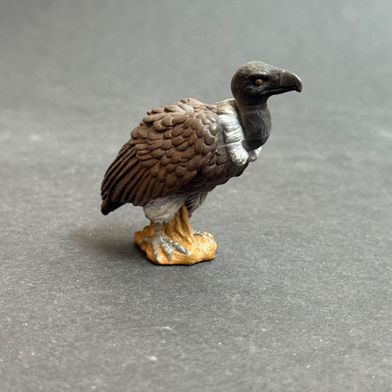 Schleich Statuette: Schleich Vogel Geier Weissrückengeier – Usato da Ennetbaden venduto da mapa05