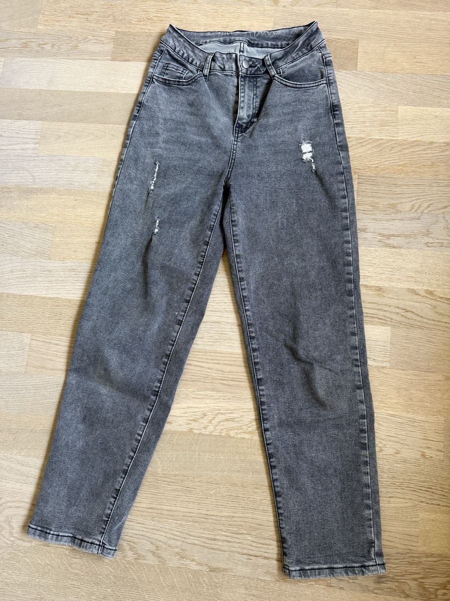 Jeans: Graue elastische Jeans mit Rissen, Grösse S – Usato da Rubigen venduto da Elmacino
