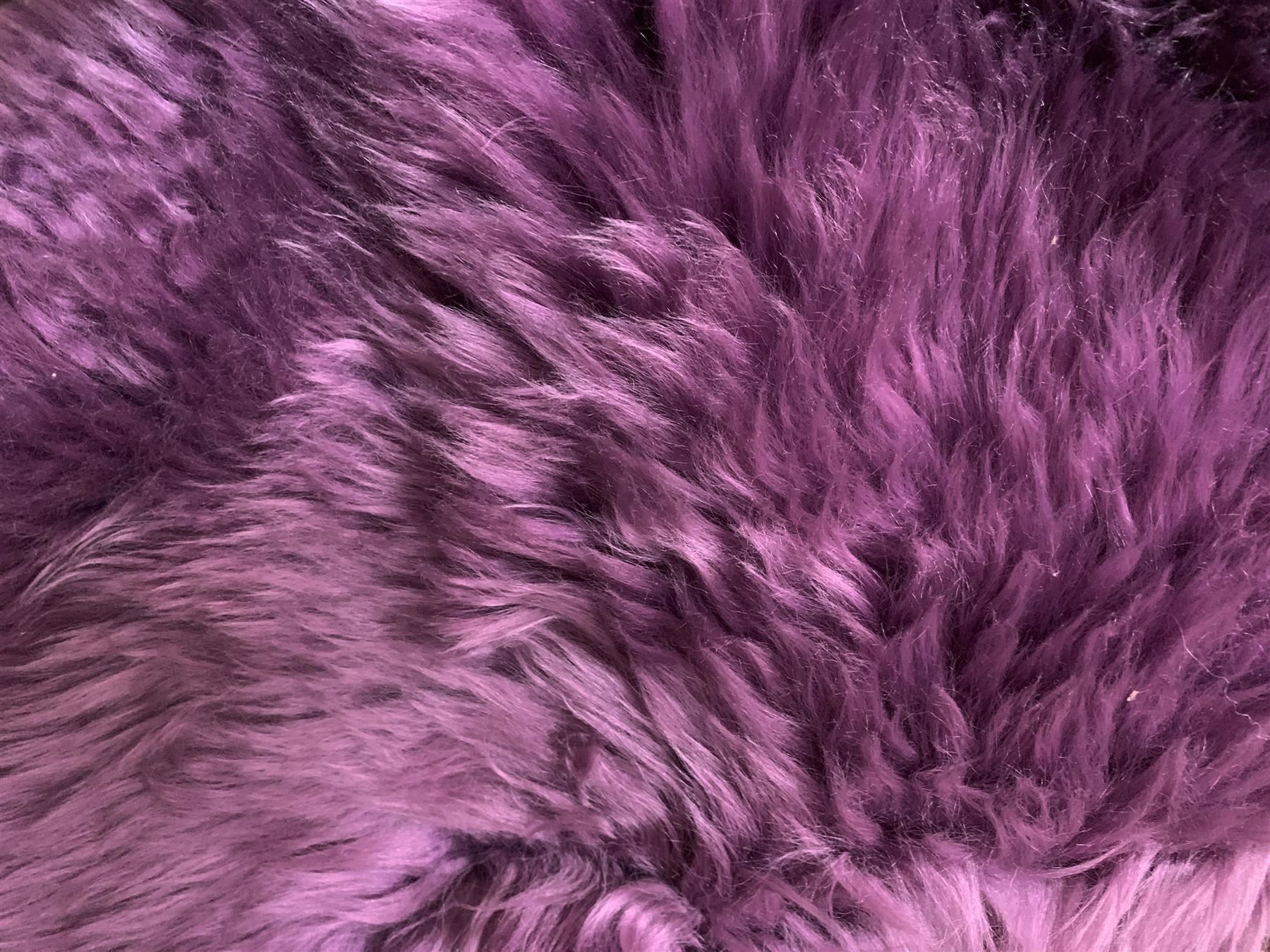 Tappeti: Lammfell Teppich Lila – Nuovo e nell'imballaggio originale da Arbedo venduto da patagonialeatherrugs 1