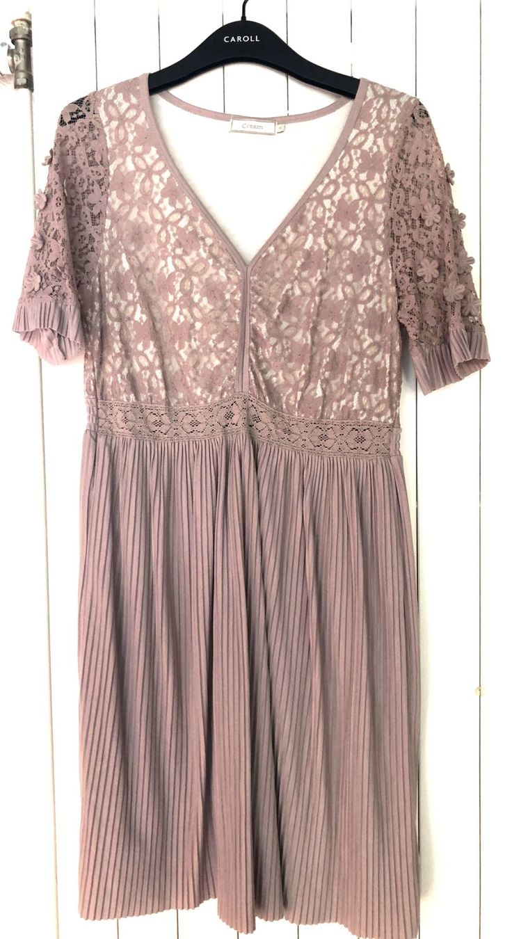Vestiti: Robe 40 – Usato da Athenaz (Avusy) venduto da cyrano476