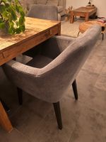 6 chaises avec accoudoirs disponible des le 25 octobre