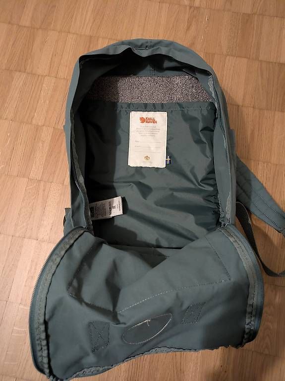 Fjällräven Zaini: Fjällräven Kånken Rucksack – Usato da Zofingen venduto da cos_7jnw 2