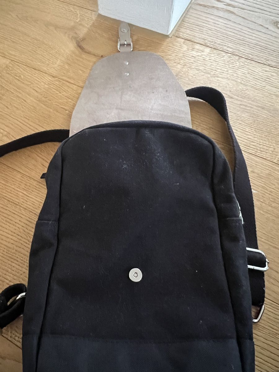 Zaini: Wind & Vibes Rucksack Canvas beige schwarz – Usato da Luzern venduto da sydney01. 5