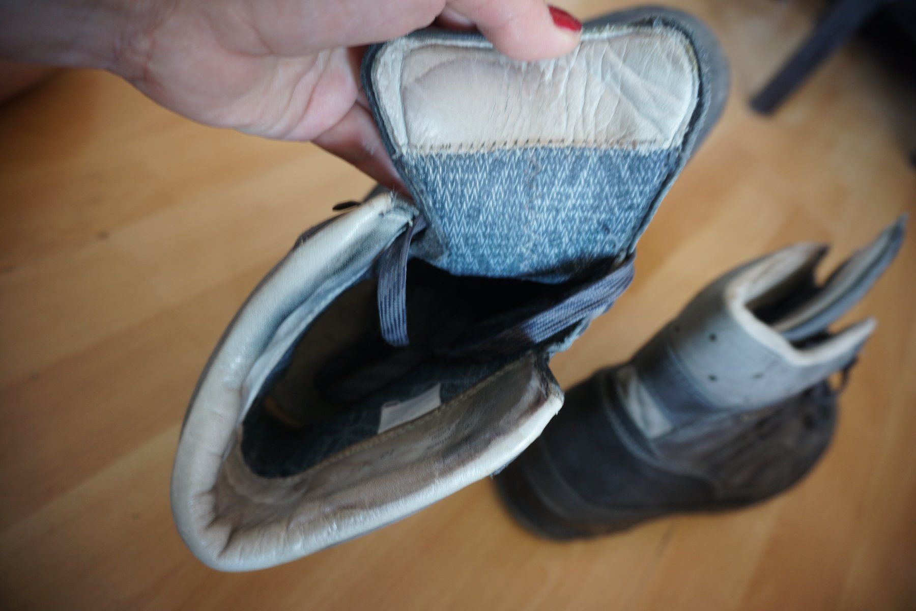 Lowa Scarpe da uomo: Robuste Wanderschuhe von Lowa Gr. 44,5 – Usato da Zürich venduto da einalemjena 7