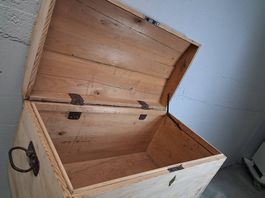 Antike Holztruhe - Frisch renoviert