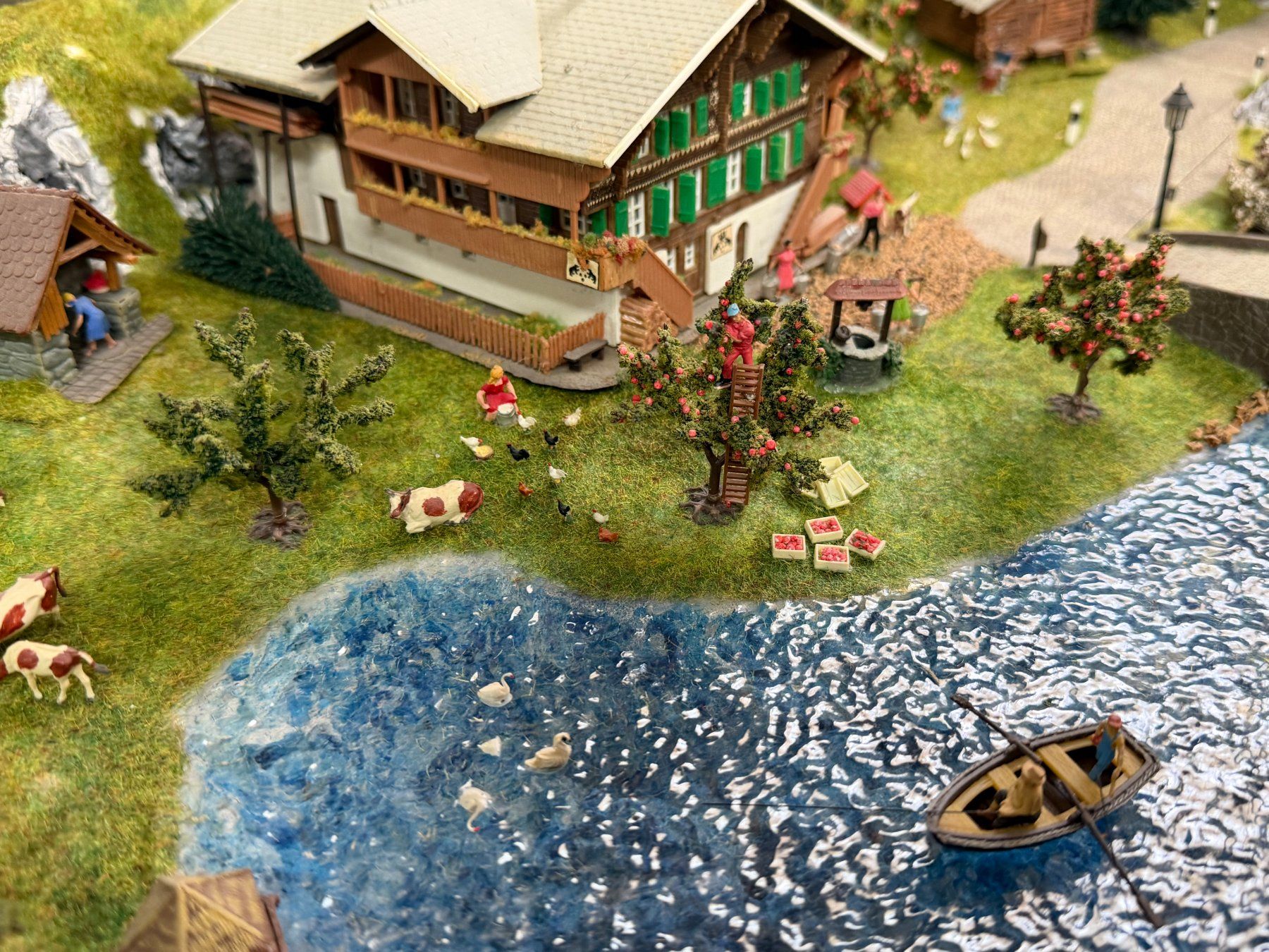 Modellini di ferrovie: Maquette paysage de train HO maison avec éclairage intérieur – Usato da Moutier venduto da Bora33 6