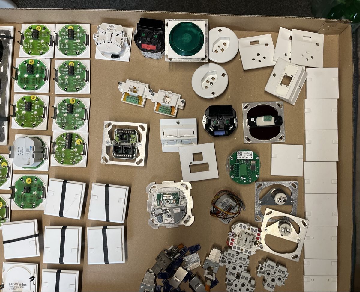 Schalter: Elektromaterial – Gebraucht aus Biel/Bienne von Ebabil 4