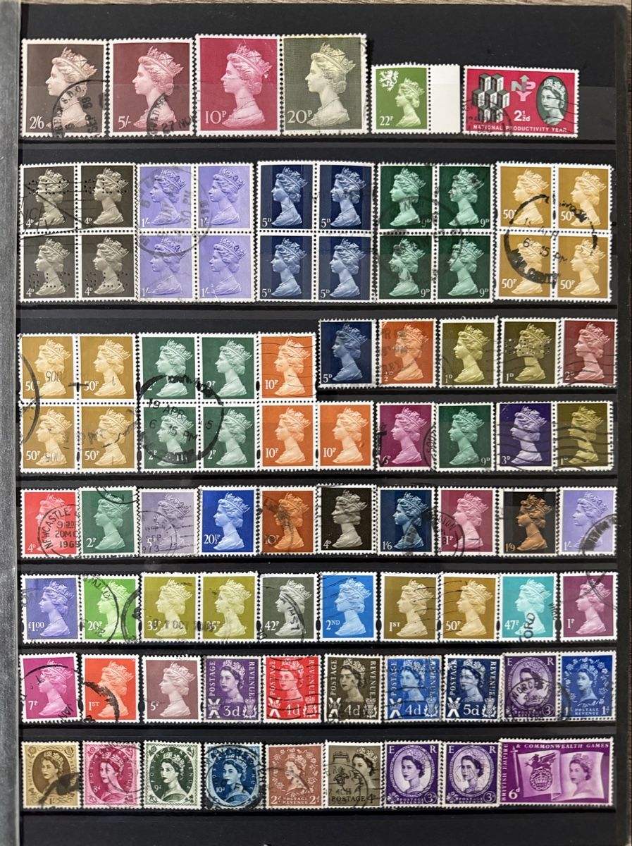 Tutti i francobolli: 131 timbres - Angleterre – Usato da Petit-Lancy venduto da Solcarm