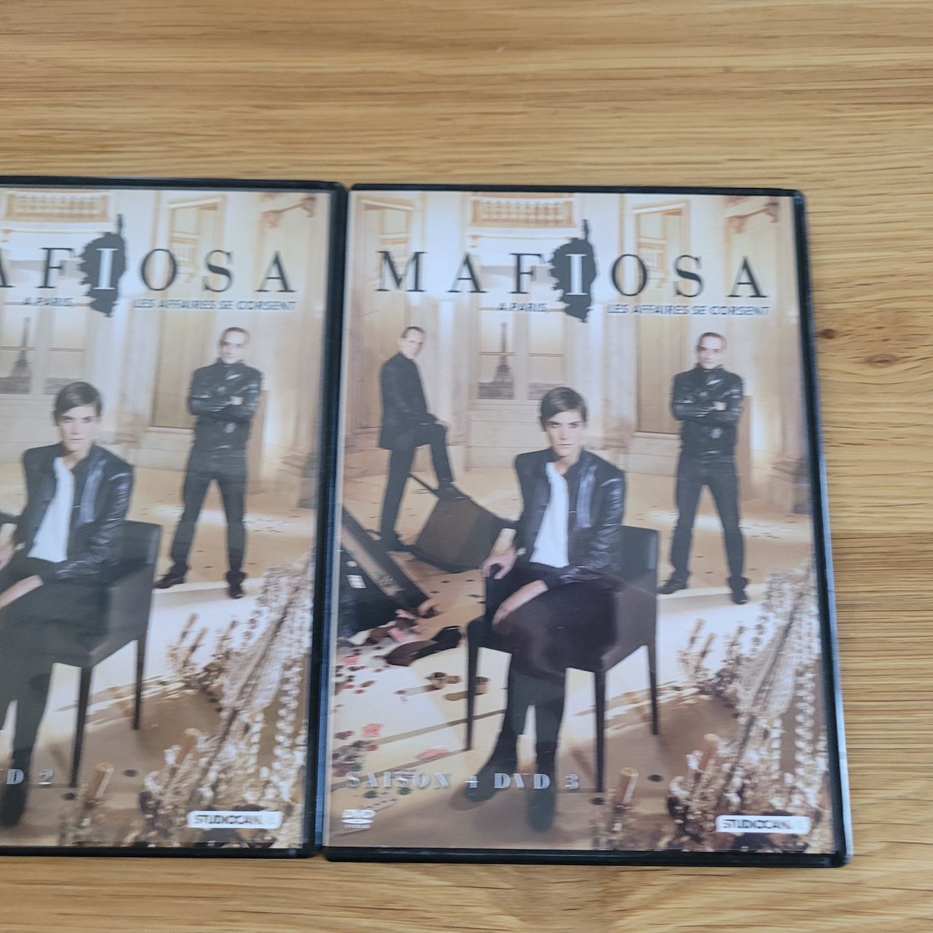 Tous les DVDs: DVD Mafiosa Saison 4 – D'occasion à Biel/Bienne par Destockweb 3