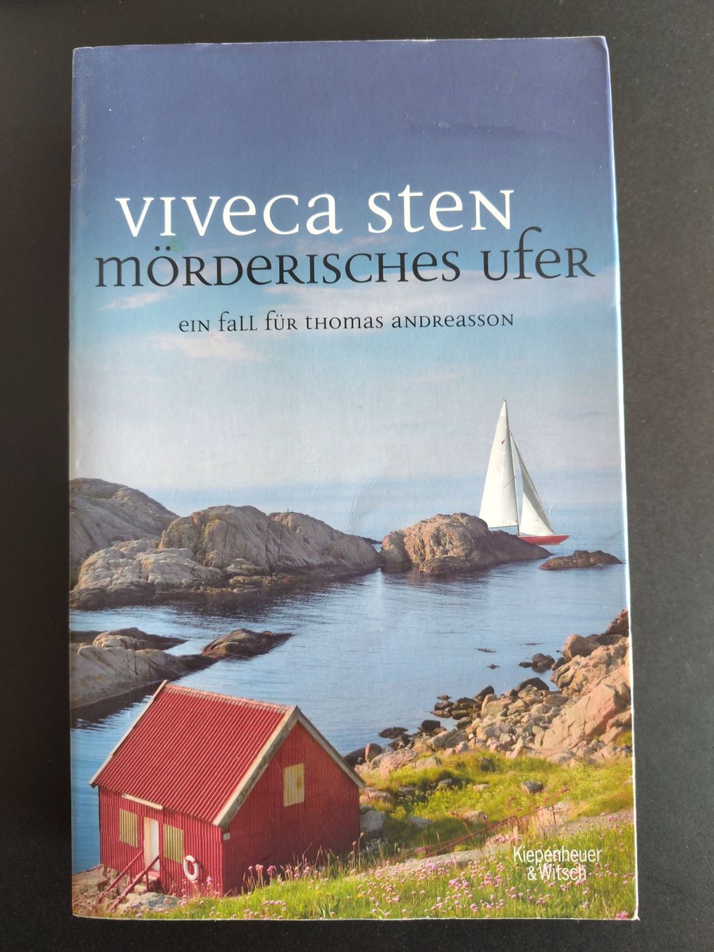 Bücher: Viveca Sten - Mörderisches Ufer – Gebraucht aus Biel/Bienne von Linanius